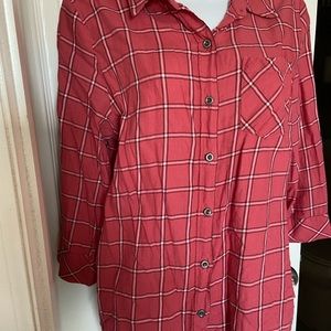 Women’s top size petite medium